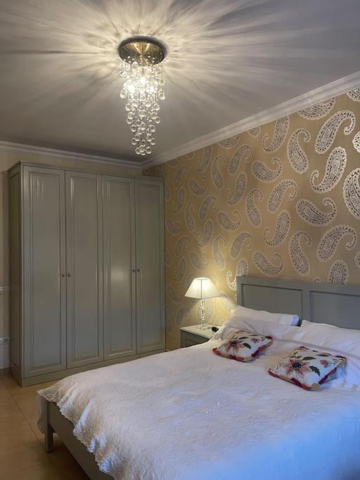 Stylish Central Apartment Tirana Exterior foto